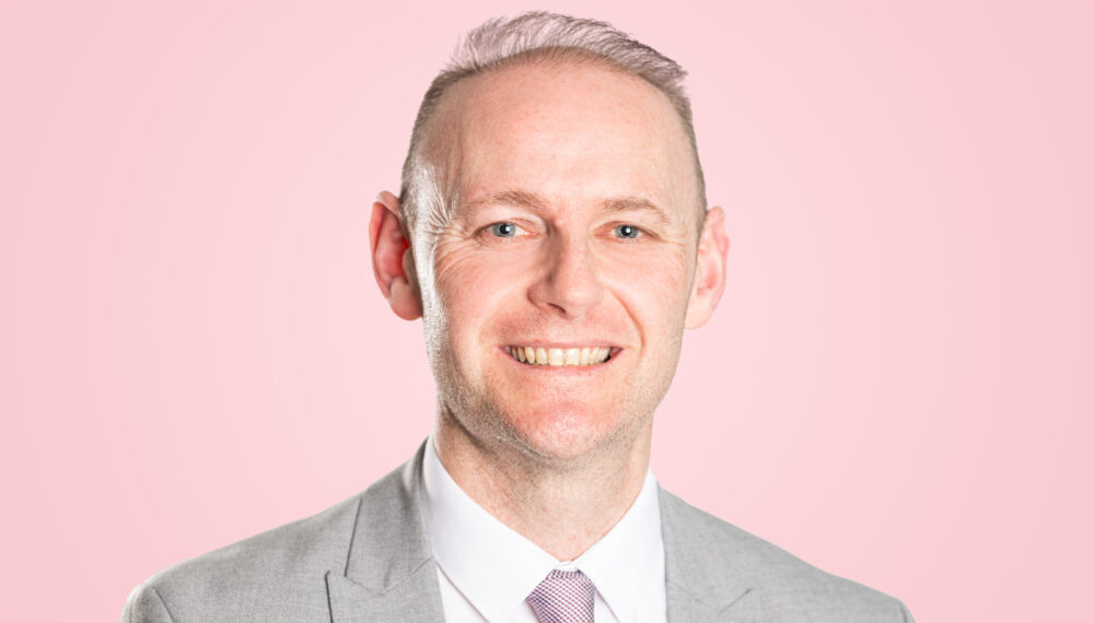 PINK 2044 GRAEME SUTHERLAND